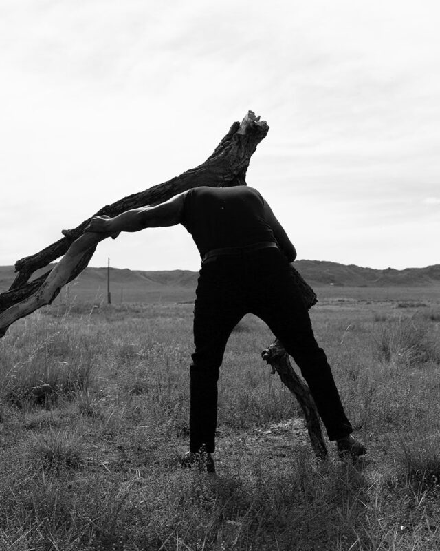 Elena Kristofor, Dance or Struggle with Nature II, Mongolei, 2024. © Elena Kristofor, Bildrecht, 2025.