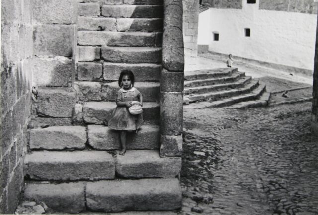 Cáceres © Inge Morath Magnum Photos, courtesy OstLicht. Galerie für Fotografie
