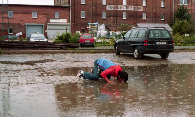 © Yoshinori Niwa, Transporting puddle A to puddle B, 2007_2022